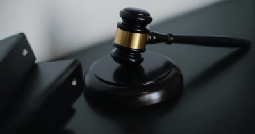В Кишиневе троих человек осудили за незаконную выдачу медсправок для получения водительских прав