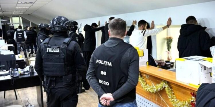 В Молдове задержали 15 человек за отмывание денег через колл-центр