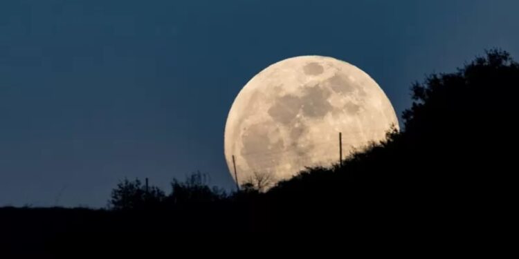 Жители Земли увидят суперлуние в октябре