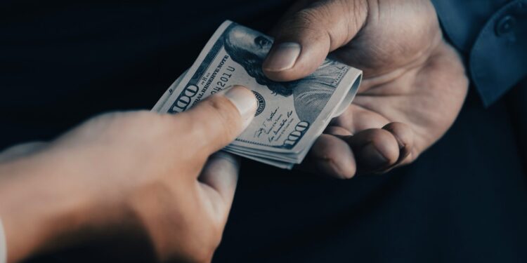 Молдавские чиновники нажили непосильным трудом 31 миллионов леев