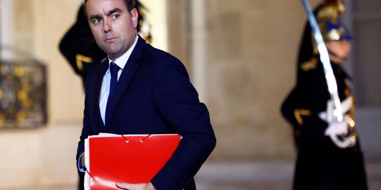 Макрон назначил Себастьена Лекорню новым премьер-министром Франции