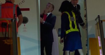 Эмманюэль Макрон получил пощечину от жены во время визита во Вьетнам (видео)
