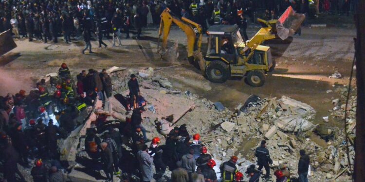 После обрушения двух зданий в марокканском Фесе погибли 22 человека