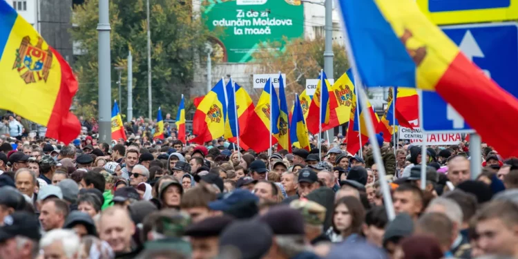European Conservative: Нельзя проповедовать демократию, насаждая ее при помощи цензуры и конформизма под маской свободы