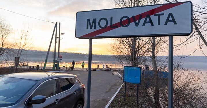 Сильный ветер нарушил работу таможенного поста в Моловате. Движение по Днестру приостановлено