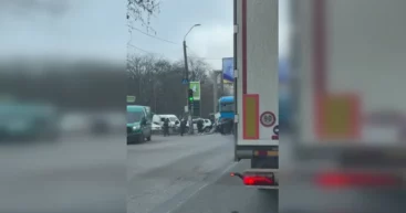 Света нет неделю: в Одессе люди заблокировали дорогу, — соцсети