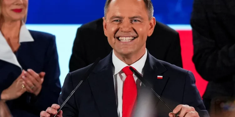 Чем известен новый президент Польши Кароль Навроцкий