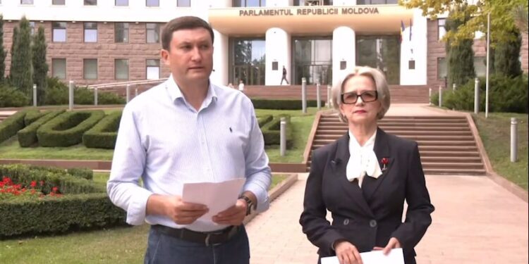 Социалисты требуют отставки министра Алексея Бузу