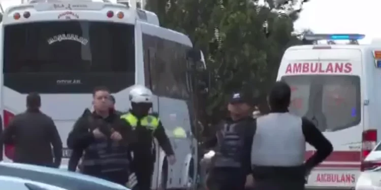В Стамбуле возле консульства Израиля три человека открыли стрельбу: есть убитые и раненые
