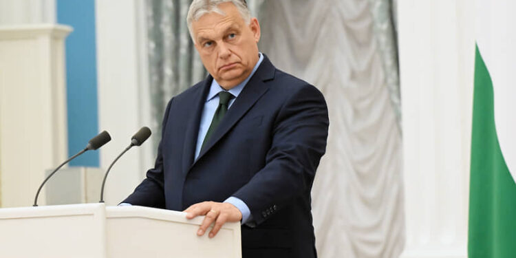 Орбан призвал приостановить санкции ЕС против российской энергетики