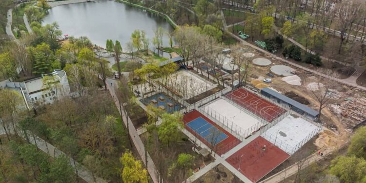 Из заброшенного парка — в современное пространство: новый многофункциональный комплекс на Рышкановке