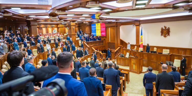 Жосу о молдавском парламентаризме образца 2025 года: Бутафорский спектакль с серьезными лицами