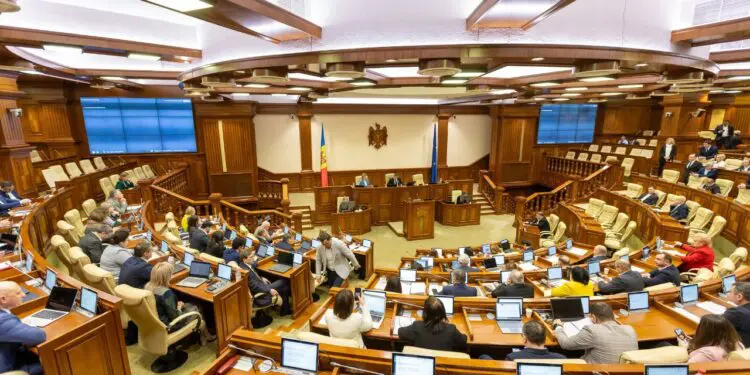 Парламент одобрил повышение пенсий для граждан со стажем более 40 лет