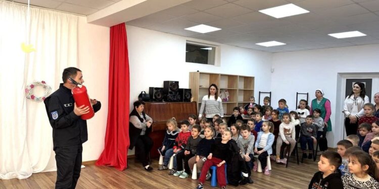 Практические уроки: почти 5000 детей и педагогов ознакомлены с основами безопасности