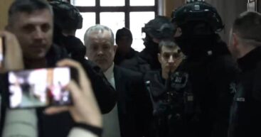 Влад Плахотнюк отказался давать показания после принудительного привода в суд