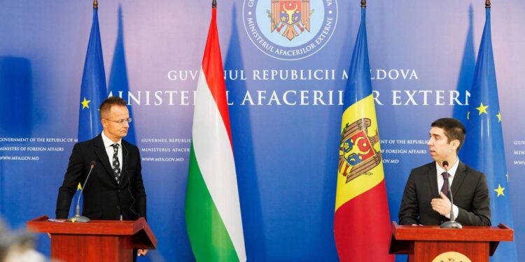 Сийярто: Большинство стран ЕС публично заявляют о поддержке расширения, однако за кулисами многие главы МИД выражают скорее сомнения