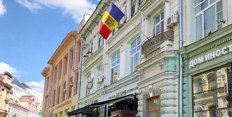 Молдавское посольство в России приостановило приём заявлений на гражданство. В чем причина?