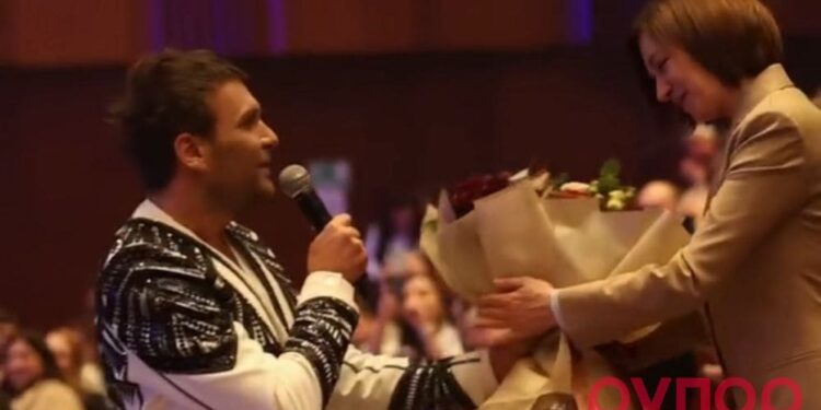 «Новогодний подарок» от Санду блогерам, артистам и фотографам — налог до 35%