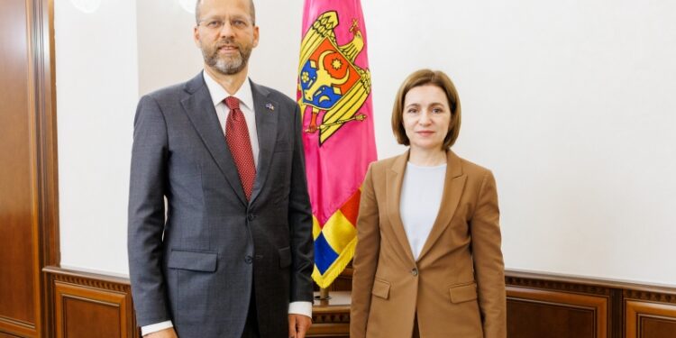 От заявки до переговоров: как Молдова прошла путь к ЕС вместе с Мажейксом