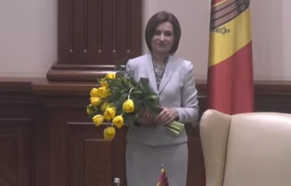 Культ личности? Пламенная речь Майи Санду в парламенте завершилась бурными аплодисментами и овациями