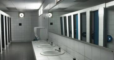 XXI век добрался до школ: Власти инвестируют 25 млн леев в туалеты