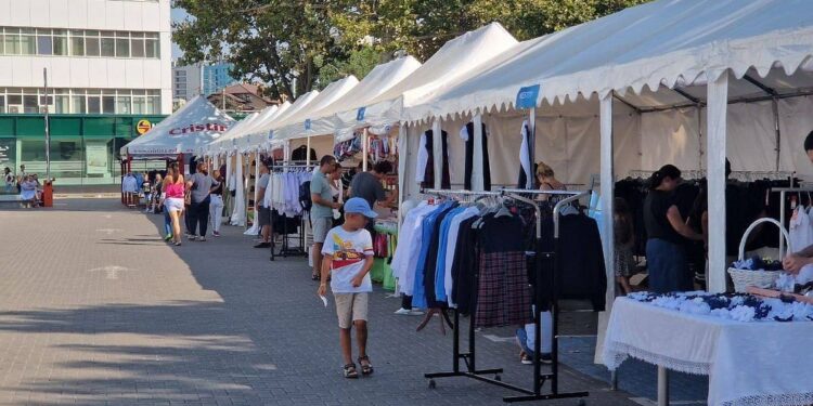 Рюкзаки, форма, тетради: в столице стартовали школьные ярмарки