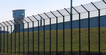 Французский курорт строгого режима и герой, переживший йогуртовую каторгу