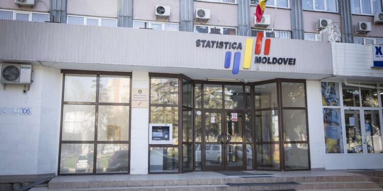 НБС: В 2023 году средняя зарплата в Молдовы выросла в реальном выражении на 3,4%