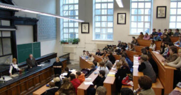 Правительство отказалось повышать студенческие стипендии