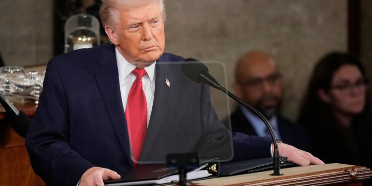 Послание Трампа Конгрессу: восхваление себя и протест демократов