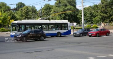 Столкновение между троллейбусом и грузовиком на улице Измаил в столице