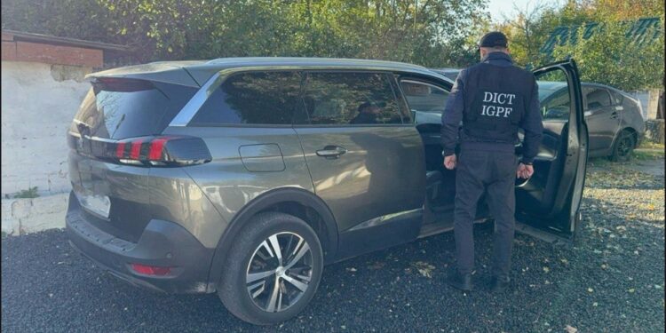 Шесть человек под следствием за контрабанду автомобилей из Евросоюза