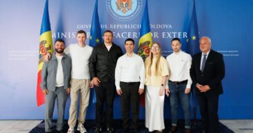 Чемпион мира Александр Усик приехал в Кишинёв: встречи с министром и спортсменами