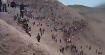 Толпы тегеранцев пытаются покинуть город, встряв в огромные пробки
