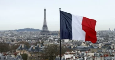 Утро началось с блэкаута: в части Парижа внезапно пропало электроснабжение