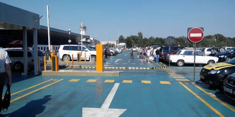 В аэропорту Кишинева с февраля 2022 года брошены четыре авто с украинскими номерами