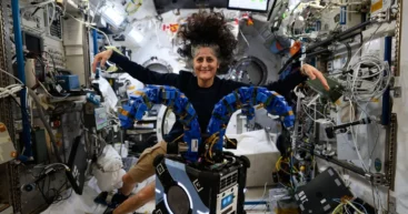 Застрявшая на 9 месяцев в МКС астронавтка уволилась из NASA (видео)