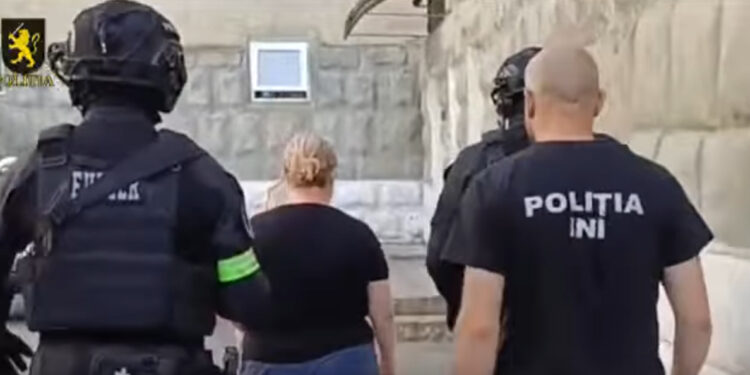78 обысков, выломанные двери и два задержания – хроника вчерашней охоты силовиков на «избирательную коррупцию» (видео)