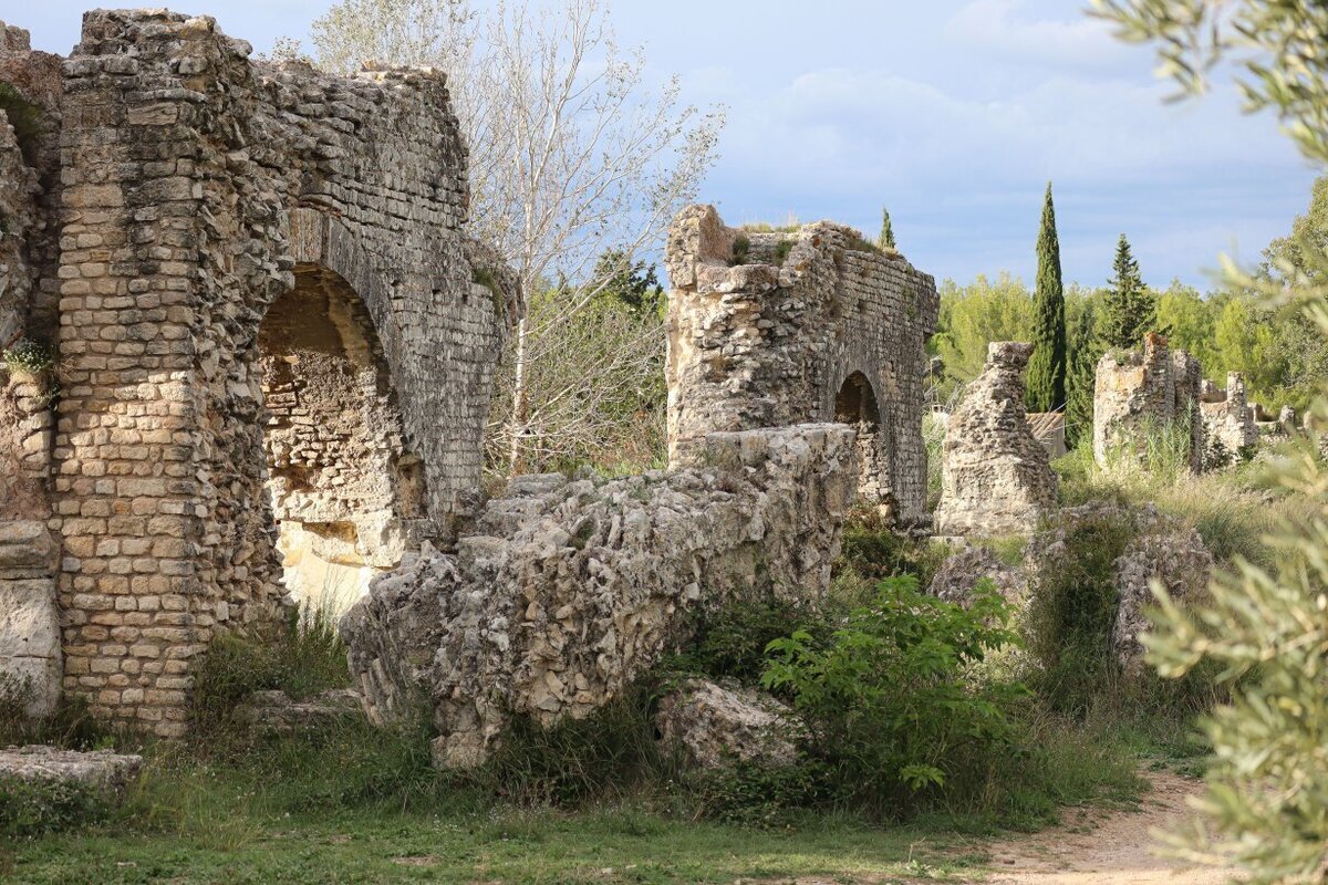 Visita a los acueductos de Barbegal en Fontvieille.