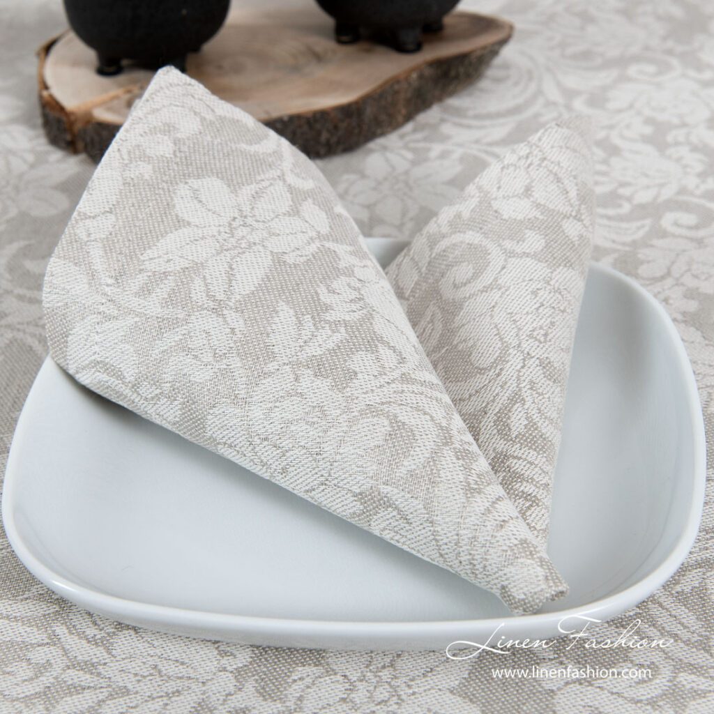 FLORA Serviette de table beige 1 Grey linen napkin with flower ornaments