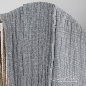 FOCUS Couverture gris clair 16 Linen grey doublesided blanket, one side light, other - dark.