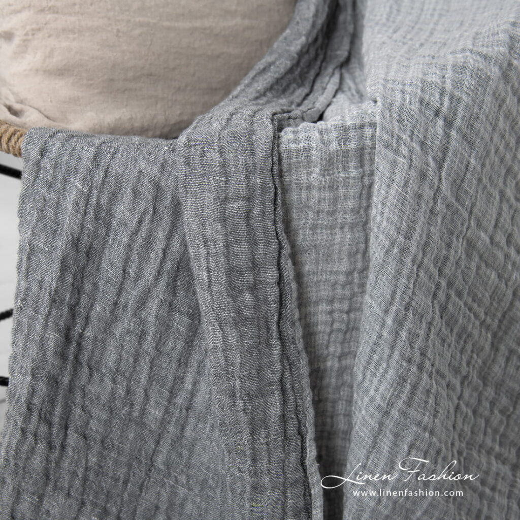 FOCUS Couverture gris clair 2 Linen grey doublesided blanket, washed.