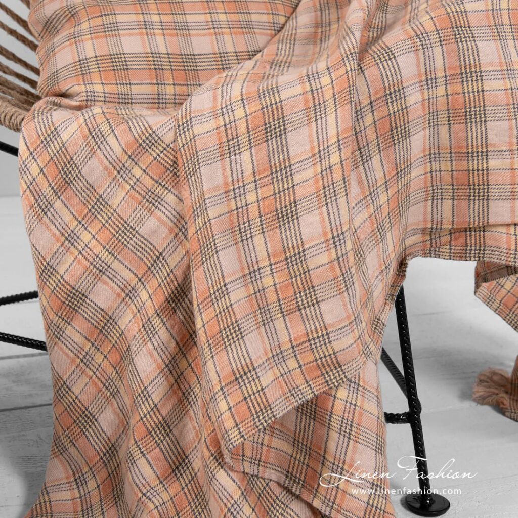DIEGO Couverture à carreaux 5 checked linen throw, multi checks.
