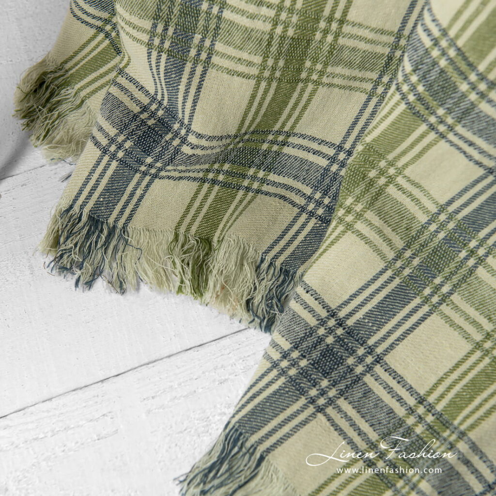 ROCCA Couverture à carreaux 3 Linen cotton green checked blanket with fringes.