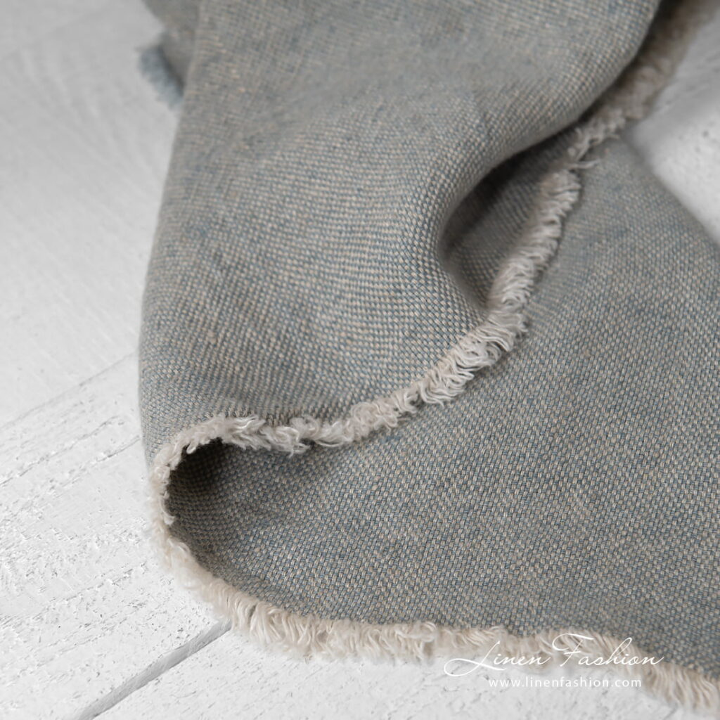 MAMBA Couverture gris bleu 5 linen grey blue blanket with fringes around.