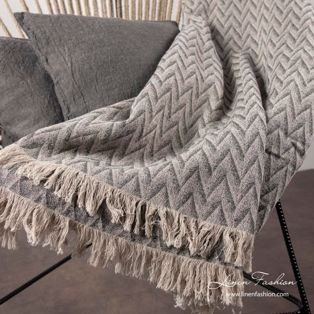 JAPAN Couverture gris 3 Grey zigzag patterned linen blanket with fringes