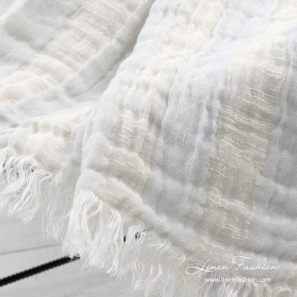 MADAM Couverture 3 Blanket with fringes, madam.