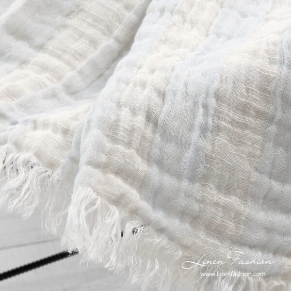 Blanket with fringes, madam.