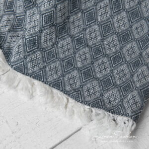 ALABAMA Couverture gris 14 linen blanket with rhombus, with fringes on short sides.