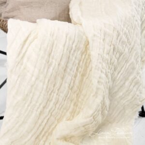 PLAZA Couverture jaunâtre 9 PLAZA yellowish linen blanket, washed